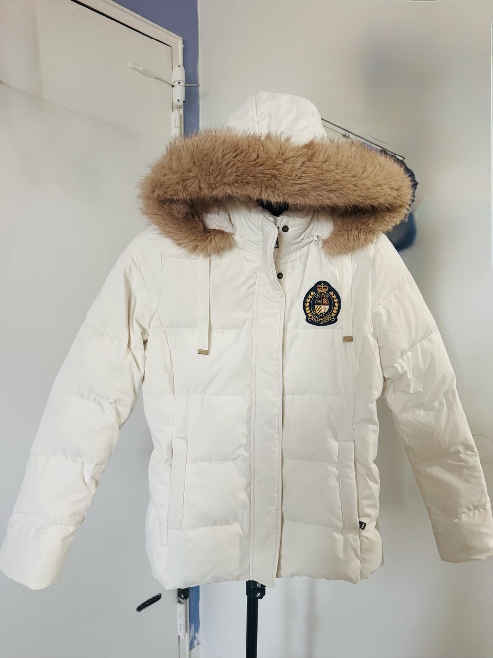 Ralph Lauren Hooded Down Coat in an off-white/cream shade. Size Sp.